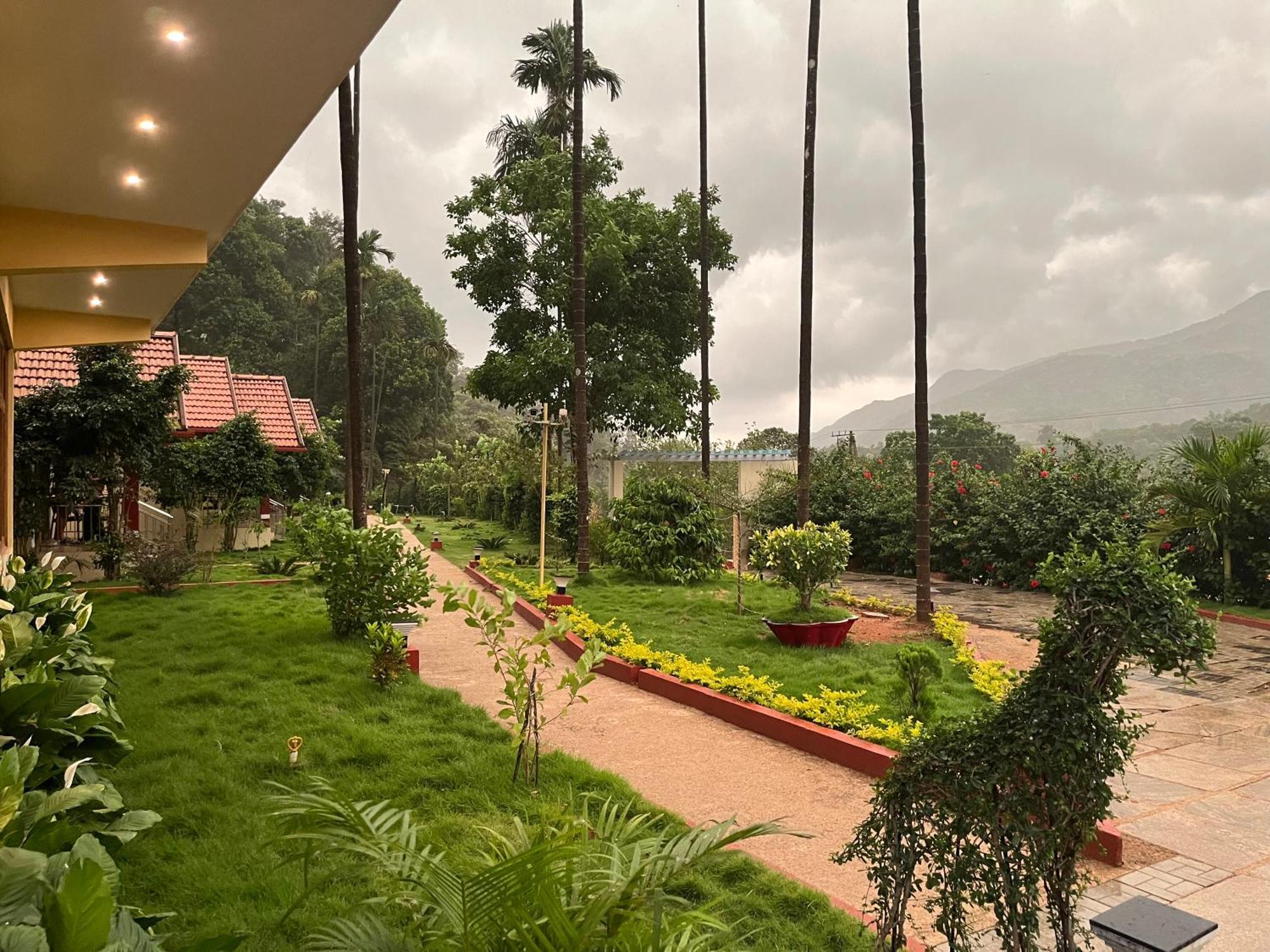 Hill Crest Resort - Coorg Мадикери Экстерьер фото